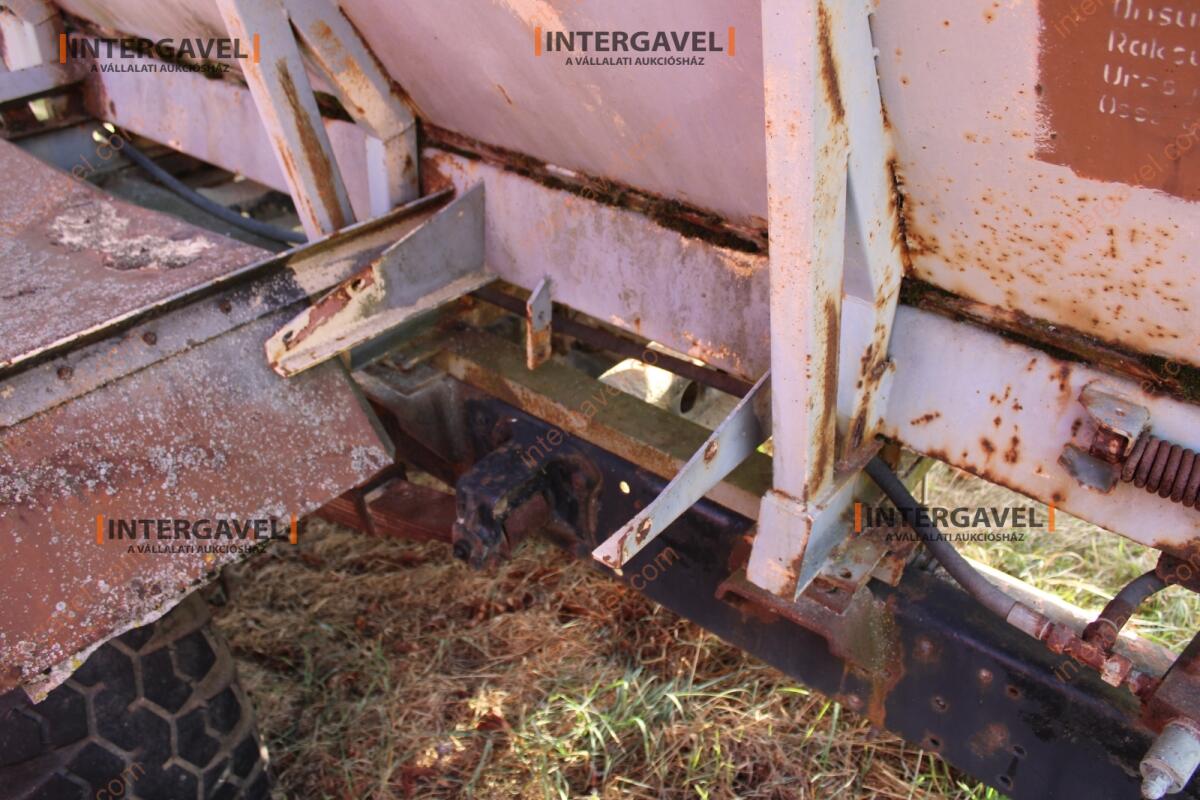 Vontatott műtrágyaszóró 16