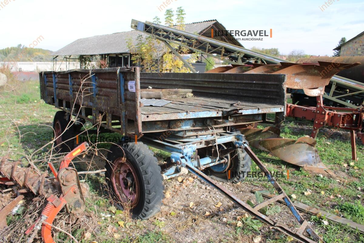 Trágyaszóró pótkocsi