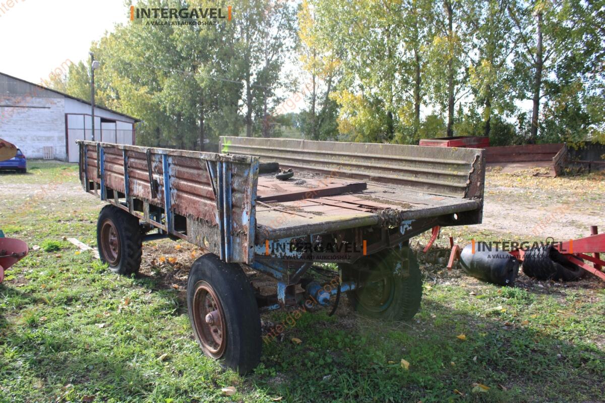 Trágyaszóró pótkocsi 3