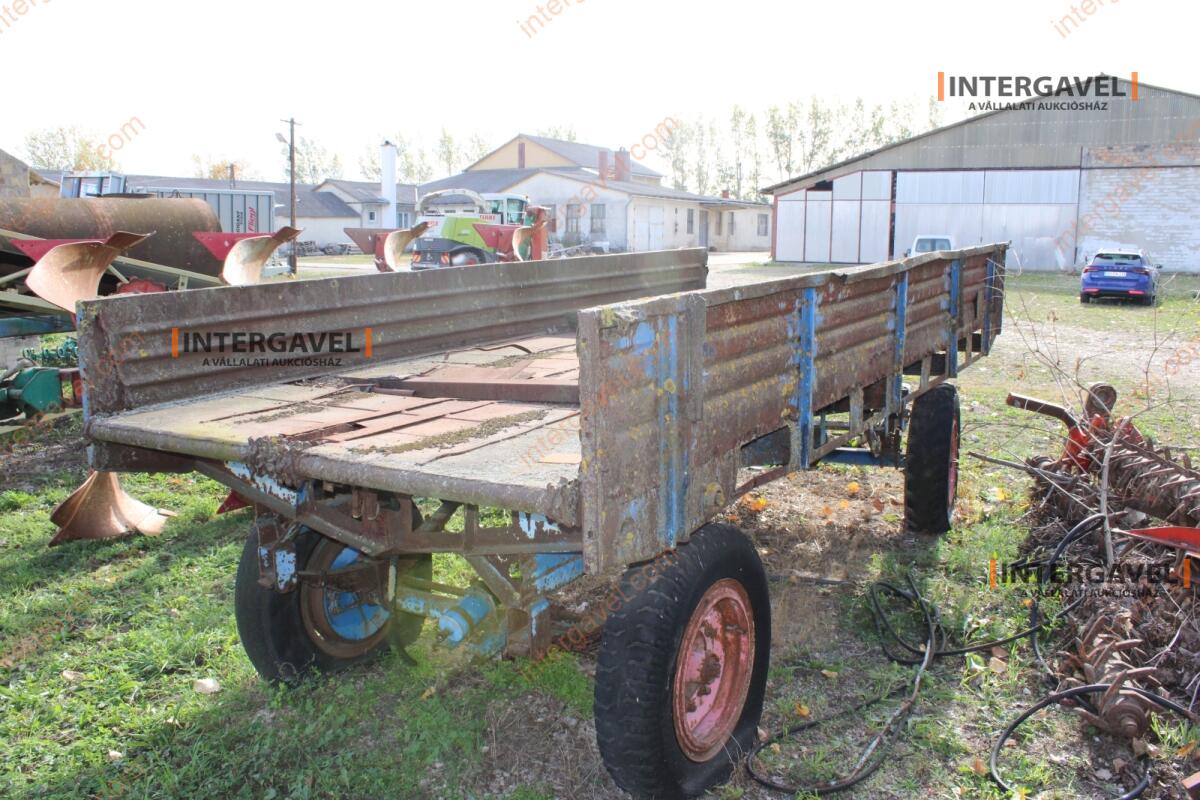 Trágyaszóró pótkocsi 4