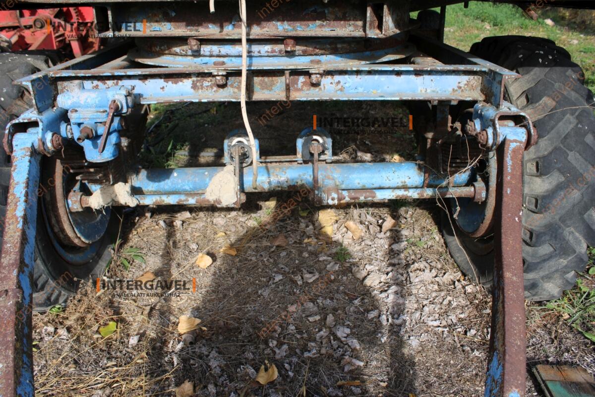 Trágyaszóró pótkocsi 6