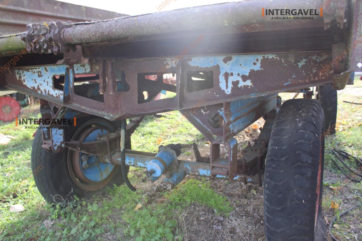 Trágyaszóró pótkocsi 10