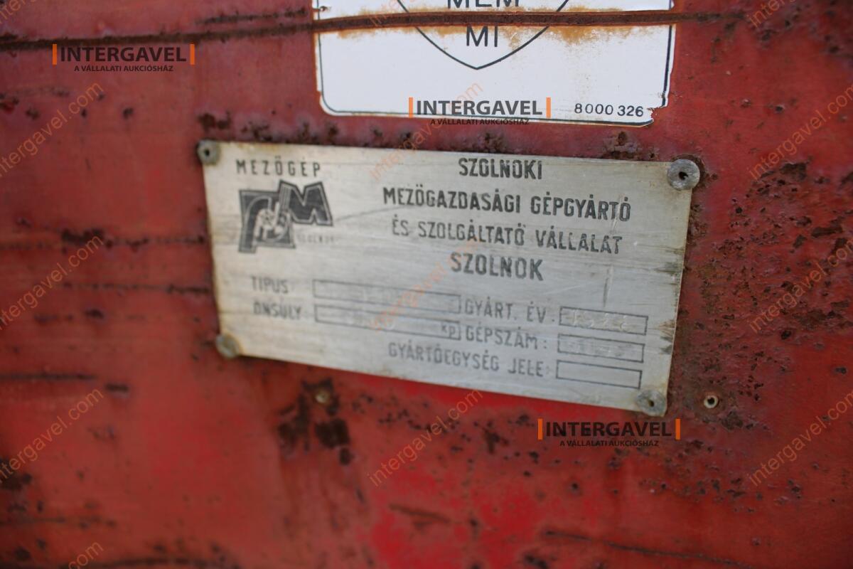 Takarmánykeverő, kiosztókocsi 7