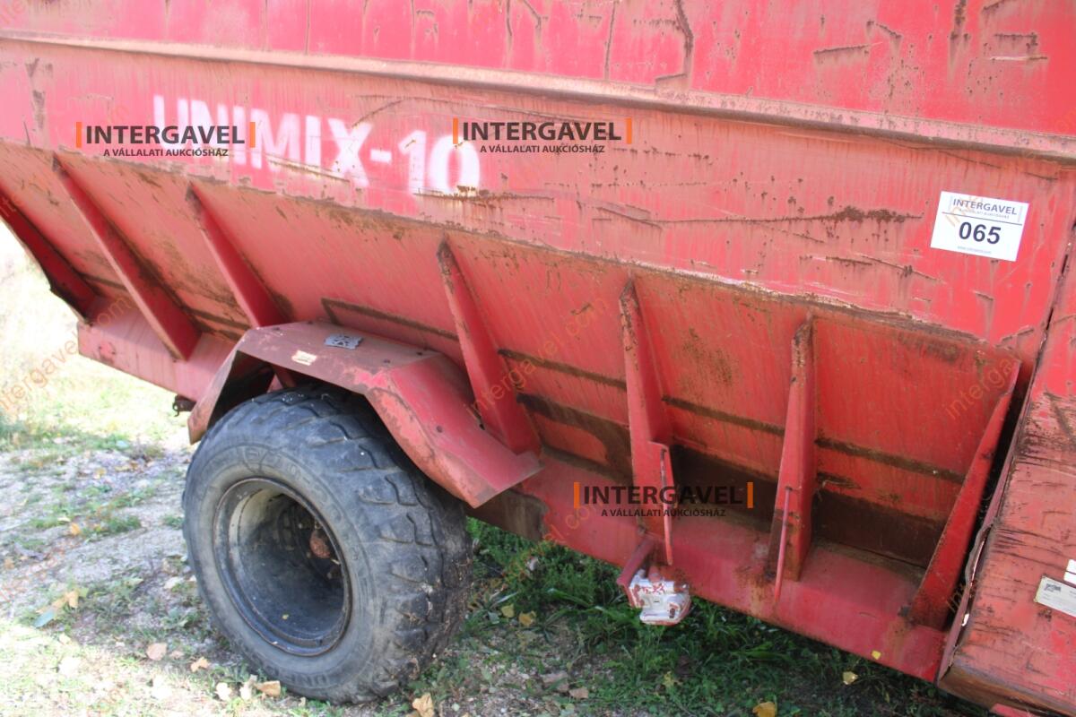 Takarmánykeverő, kiosztókocsi 10