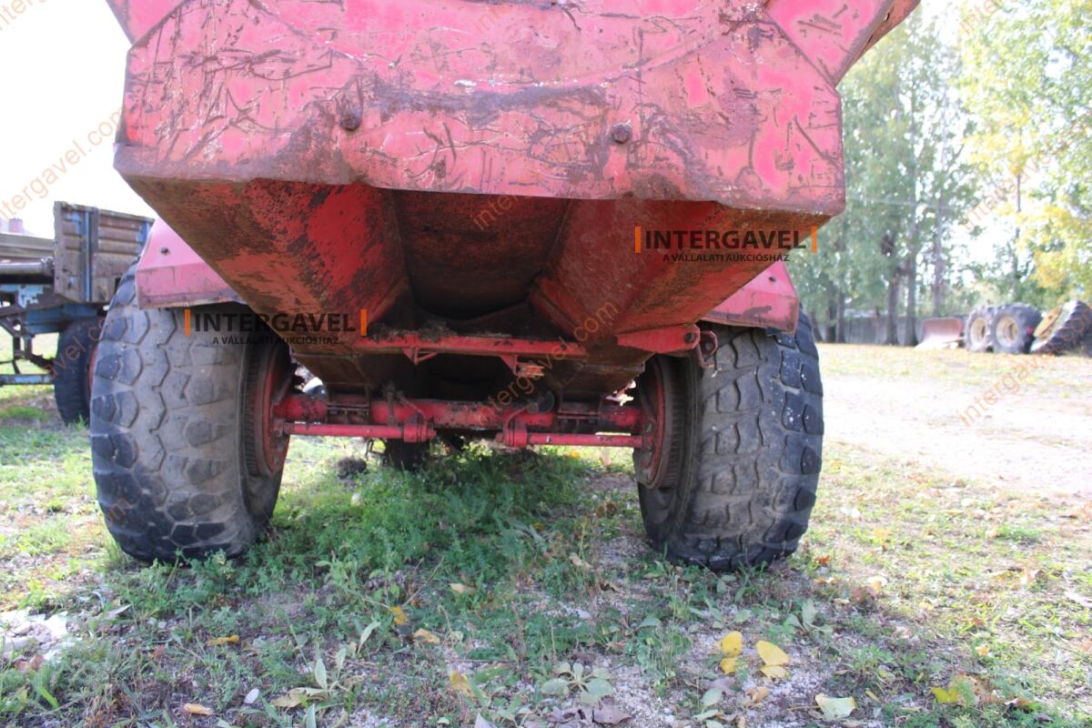 Takarmánykeverő, kiosztókocsi 13