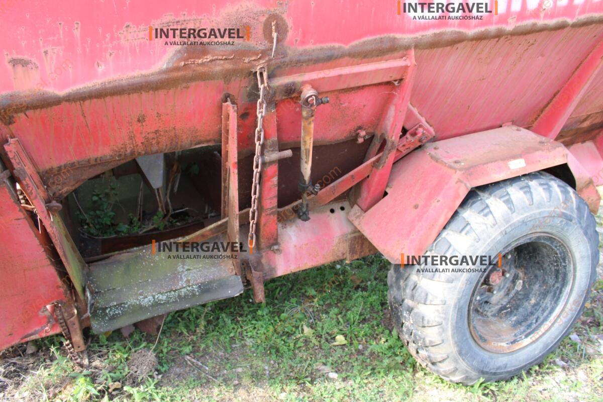 Takarmánykeverő, kiosztókocsi 15