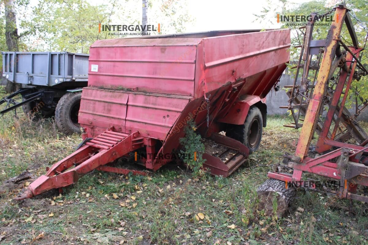 Takarmánykeverő, kiosztókocsi 2