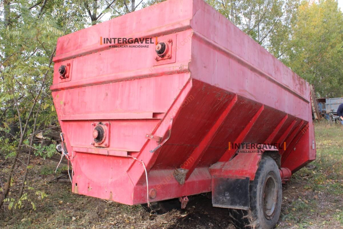 Takarmánykeverő, kiosztókocsi 4