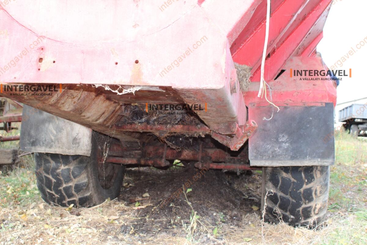 Takarmánykeverő, kiosztókocsi 10