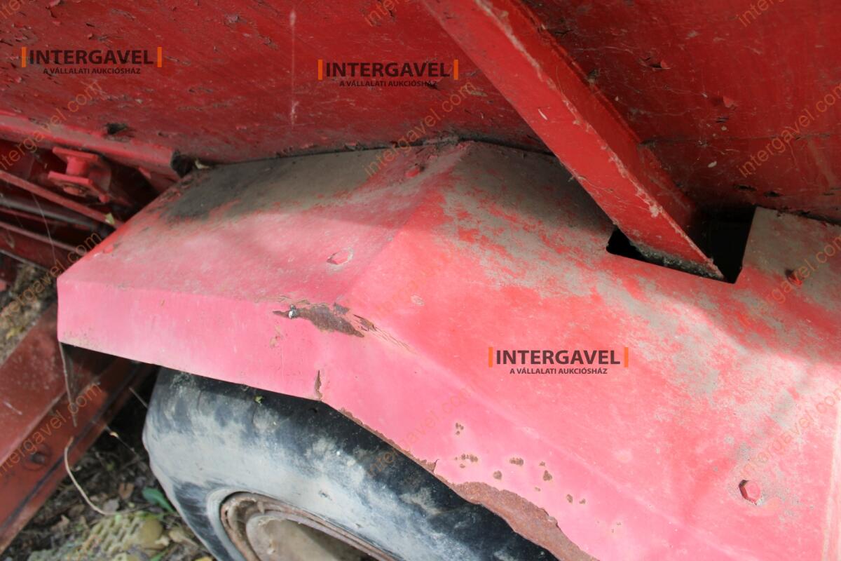 Takarmánykeverő, kiosztókocsi 12