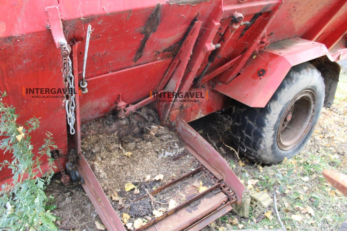 Takarmánykeverő, kiosztókocsi 14