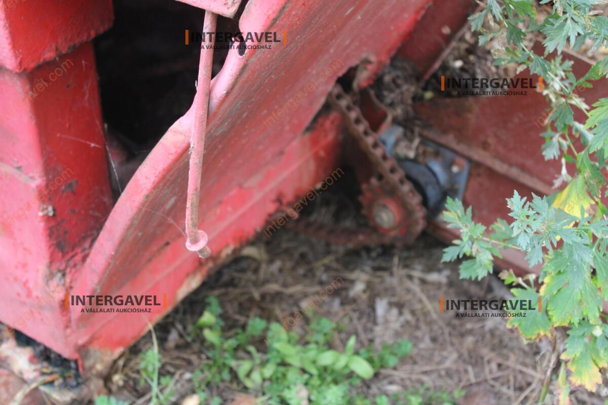 Takarmánykeverő, kiosztókocsi 15