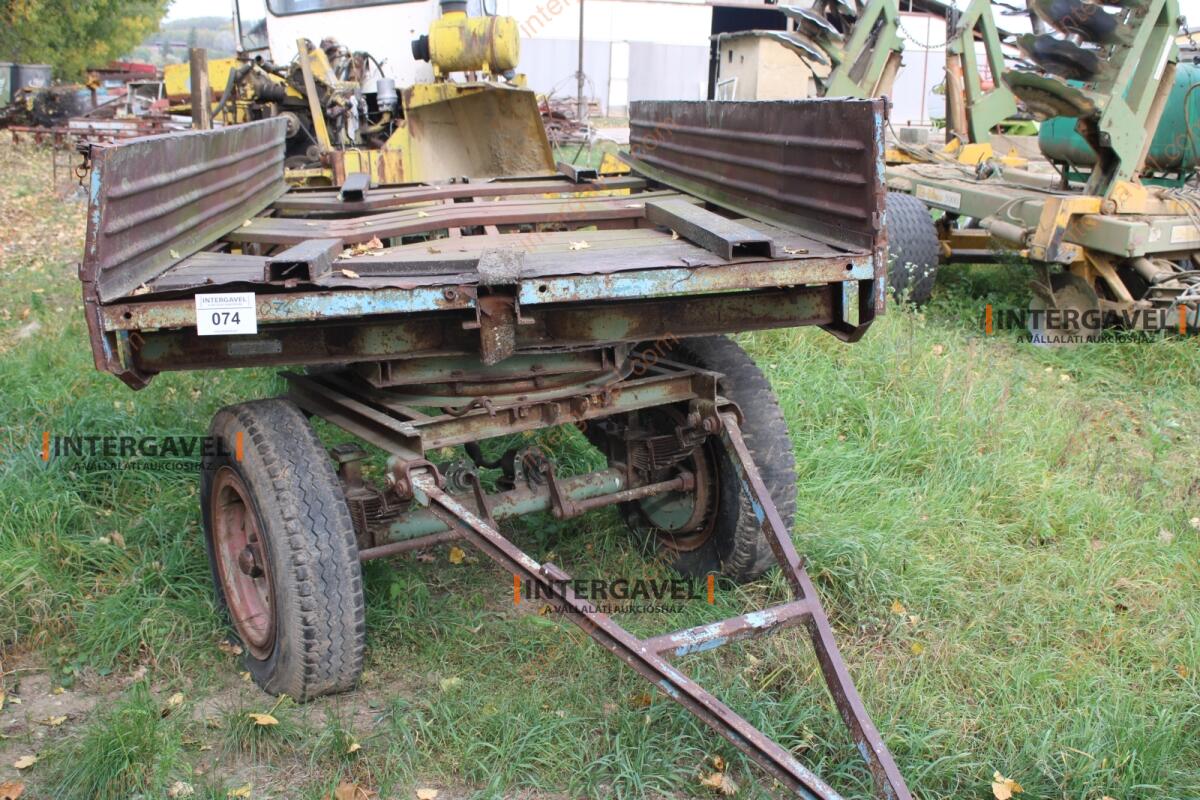 Trágyaszóró pótkocsi