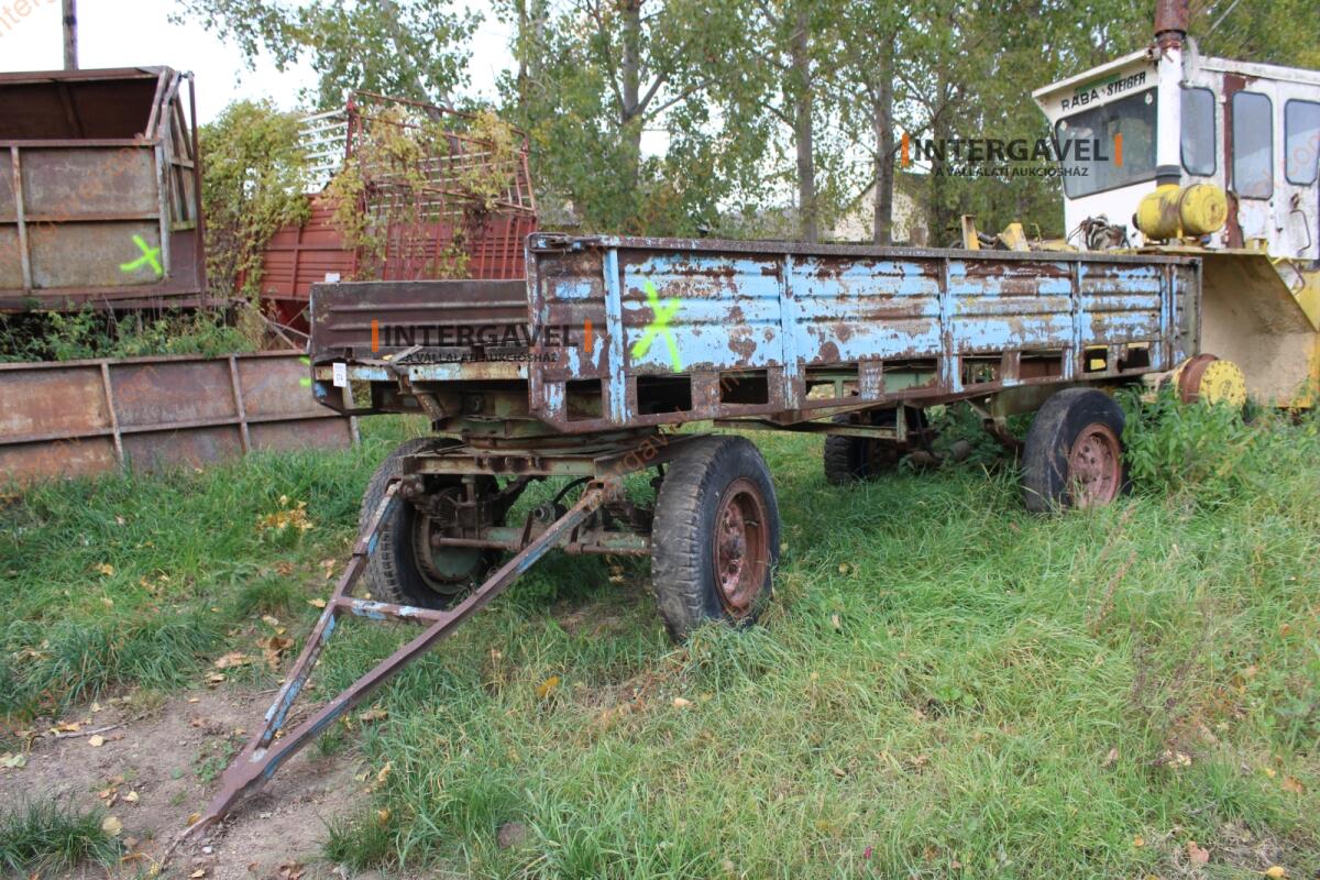 Trágyaszóró pótkocsi 2