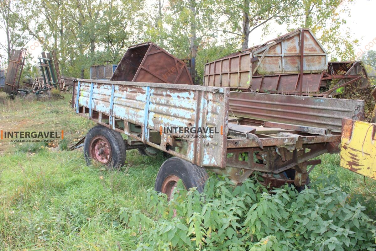 Trágyaszóró pótkocsi 3