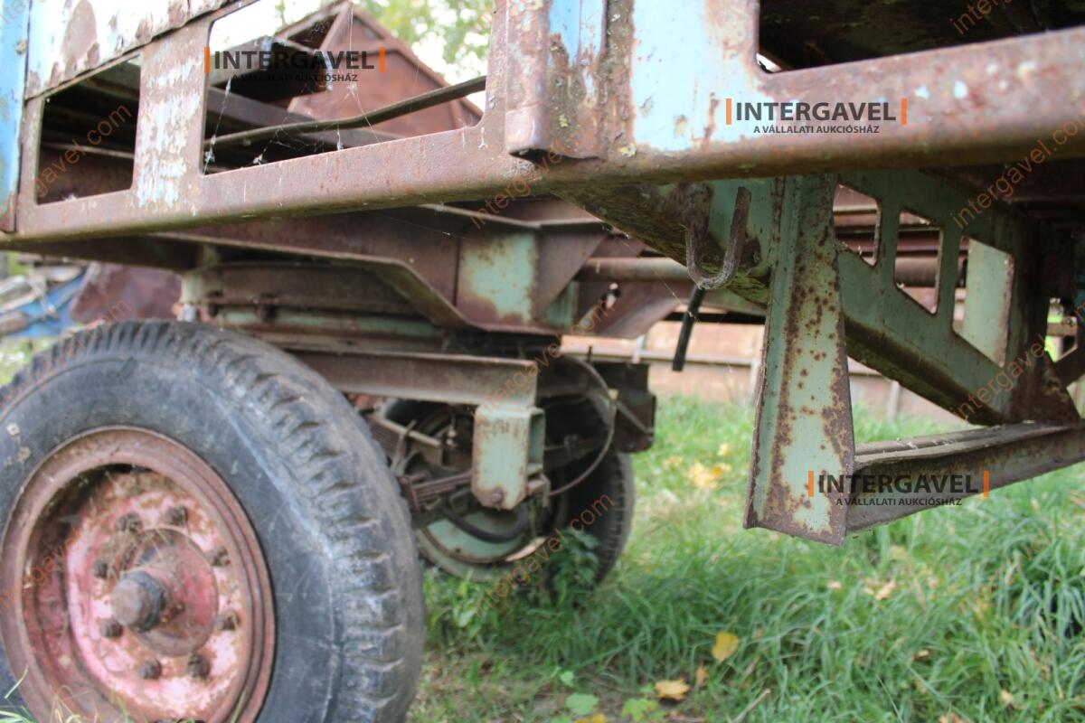 Trágyaszóró pótkocsi 5