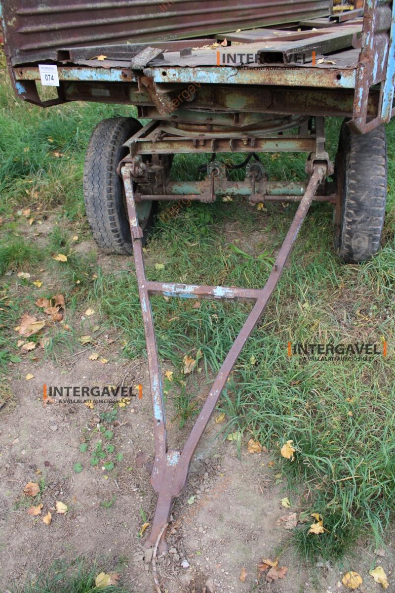 Trágyaszóró pótkocsi 6