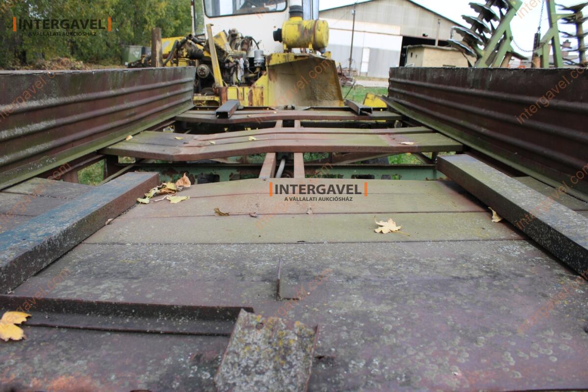 Trágyaszóró pótkocsi 7