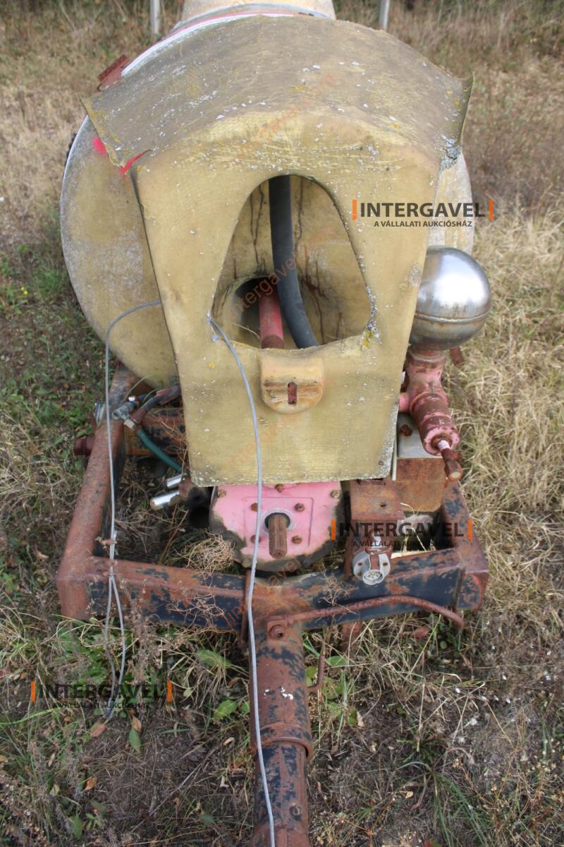 Vontatott permetező 8