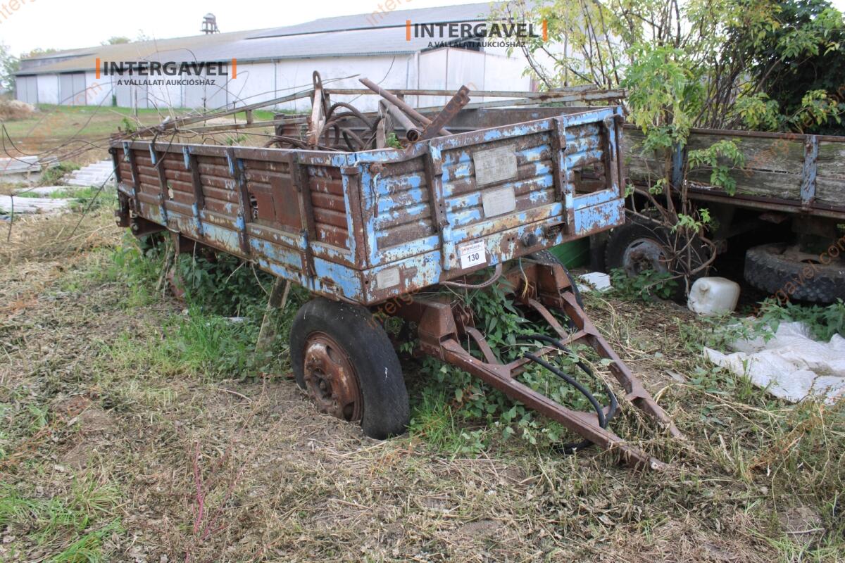 Trágyaszóró pótkocsi