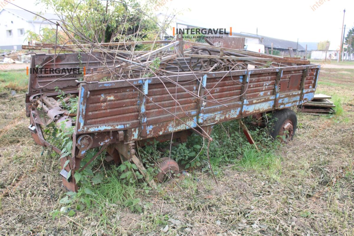 Trágyaszóró pótkocsi 2