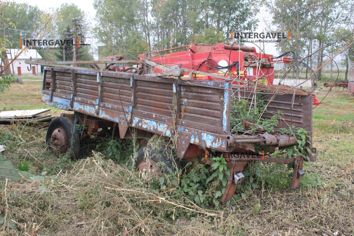 Trágyaszóró pótkocsi 3